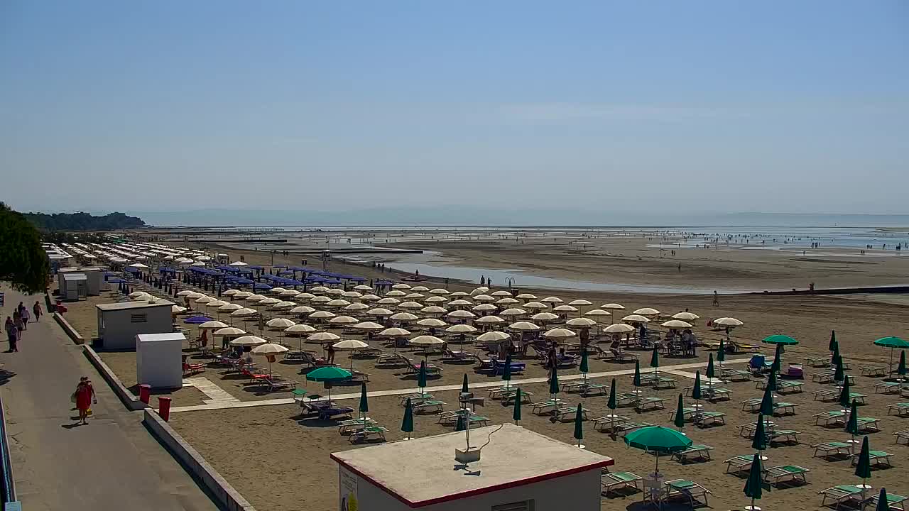 Spletna kamera v živo Grado: Pogledi na plažo in vodni park v realnem času