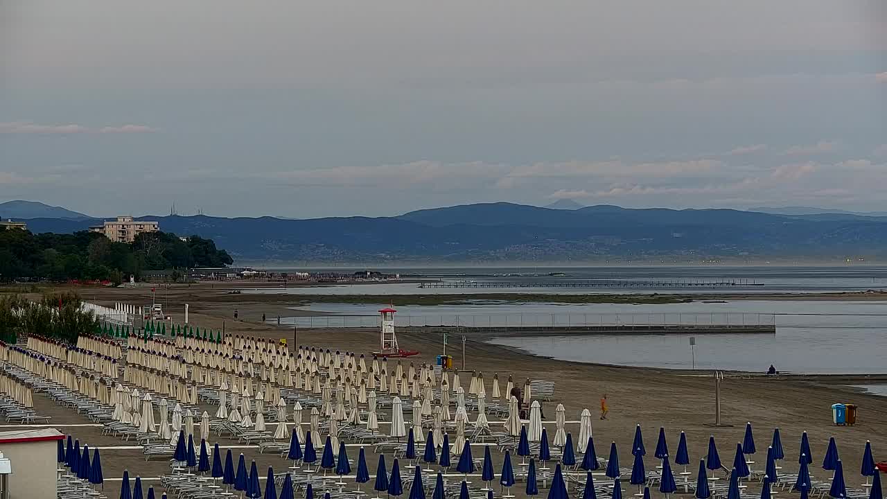 Spletna kamera v živo Grado: Pogledi na plažo in vodni park v realnem času