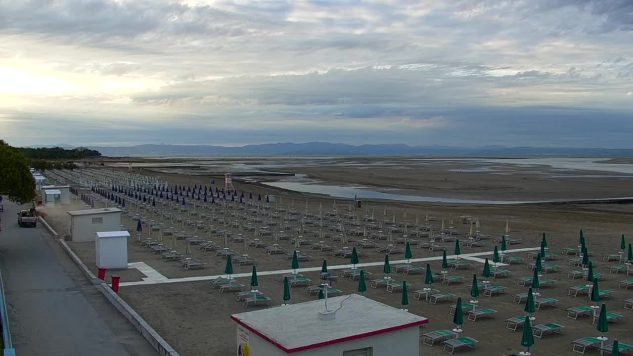 Webcam Live Grado: Vista sulla spiaggia e sull’acquapark in tempo reale