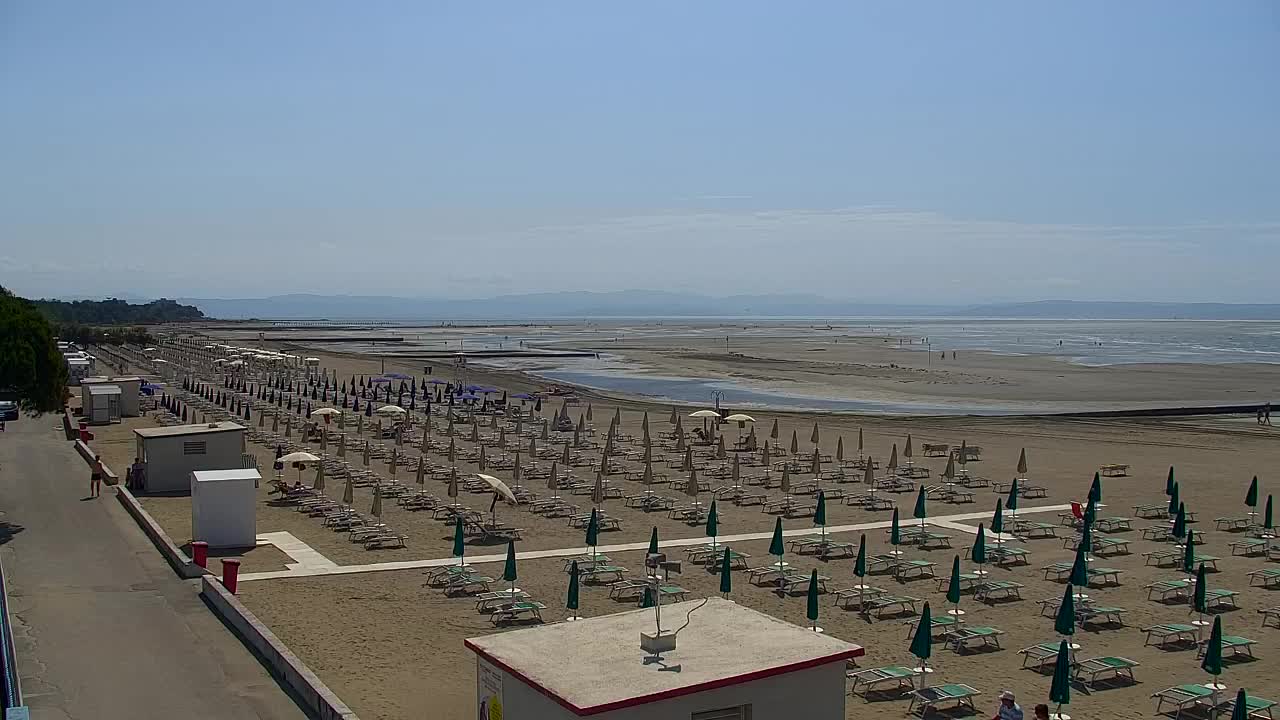 Grado Beach and Aquapark Views in Real Time