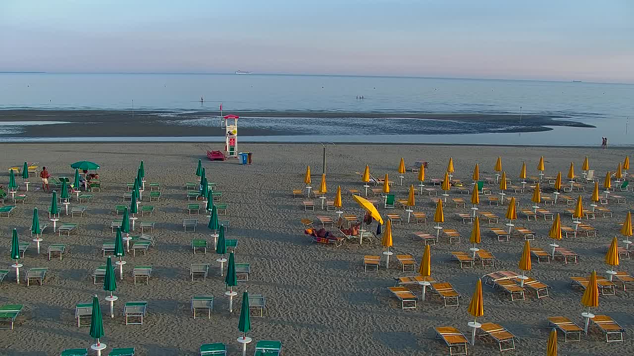 Webcam en vivo Grado: Vistas de la playa y del parque acuático en tiempo real