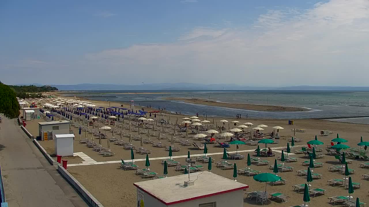Webcam en vivo Grado: Vistas de la playa y del parque acuático en tiempo real