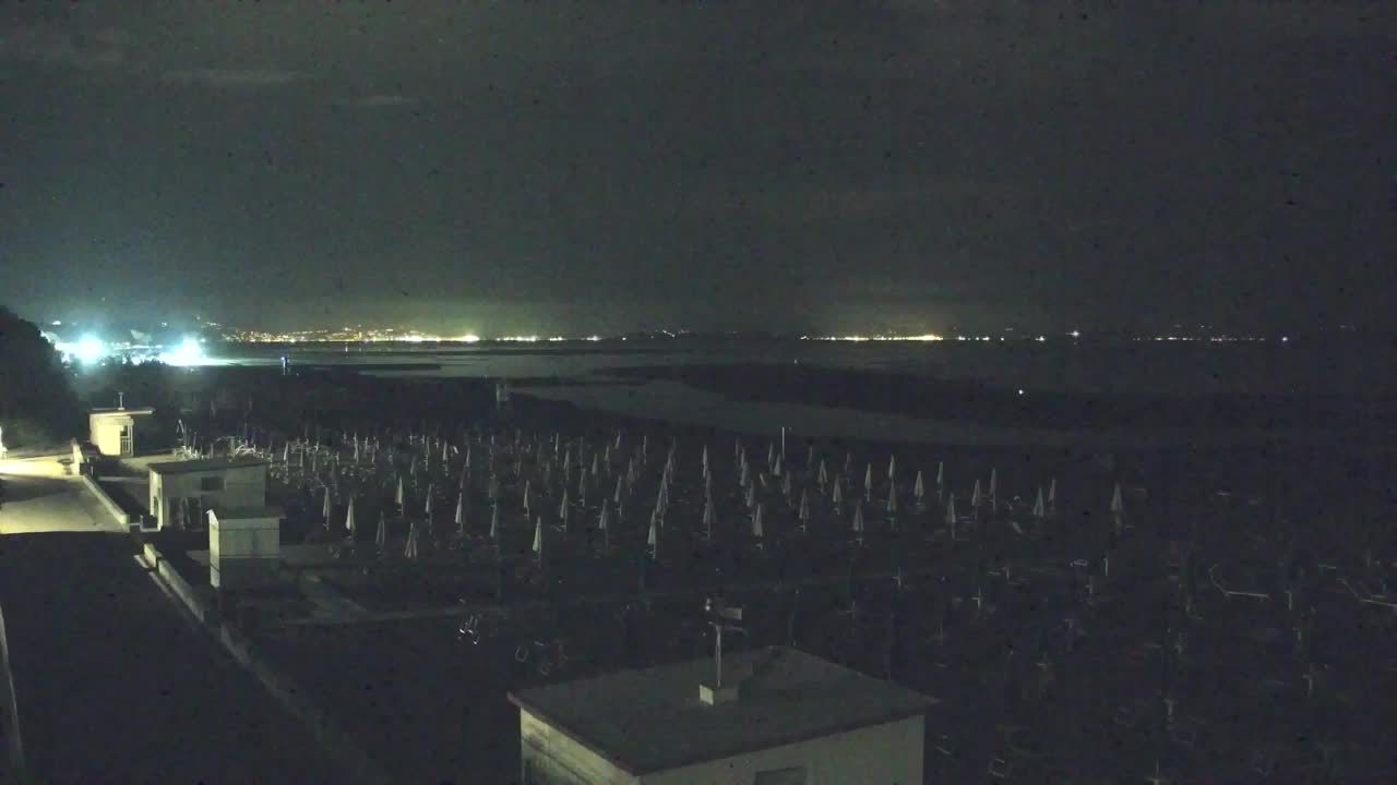 Webcam en vivo Grado: Vistas de la playa y del parque acuático en tiempo real