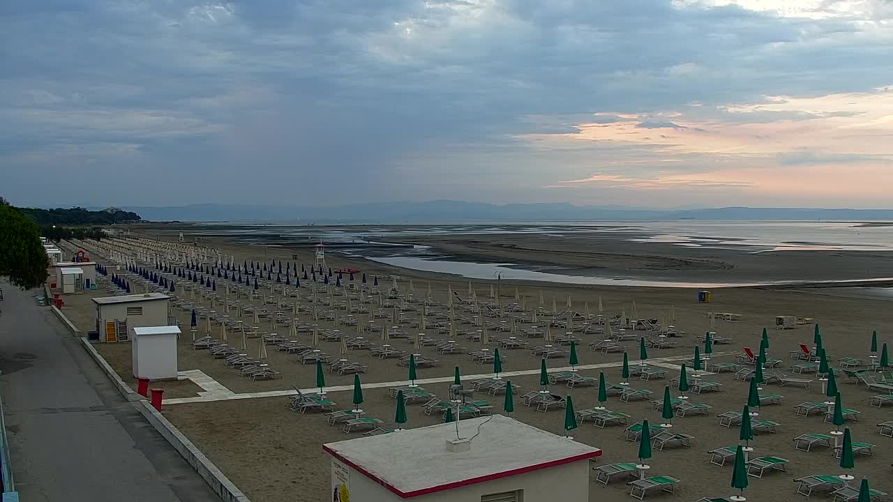 Grado Beach and Aquapark Views in Real Time