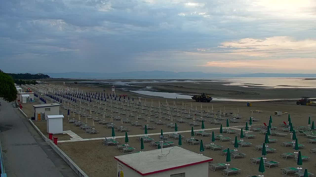 Webcam en vivo Grado: Vistas de la playa y del parque acuático en tiempo real