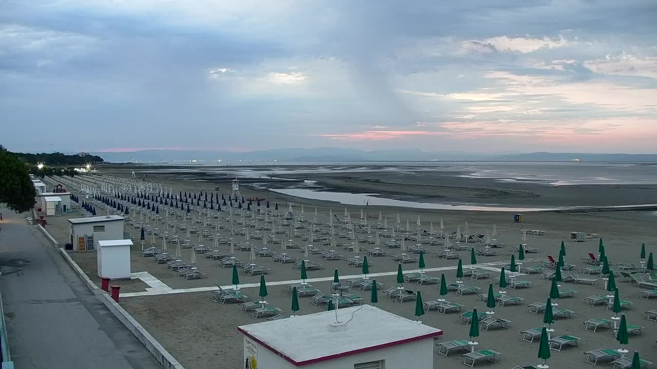 Webcam en vivo Grado: Vistas de la playa y del parque acuático en tiempo real