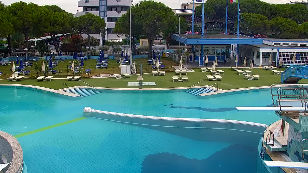 Spletna kamera v živo Grado: Pogledi na plažo in vodni park v realnem času