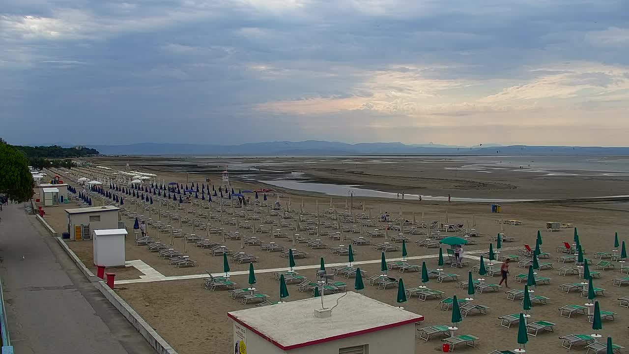 Grado Beach and Aquapark Views in Real Time