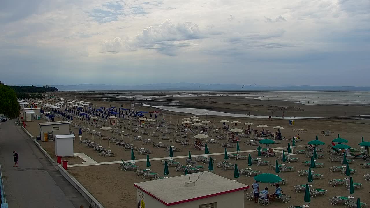 Spletna kamera v živo Grado: Pogledi na plažo in vodni park v realnem času