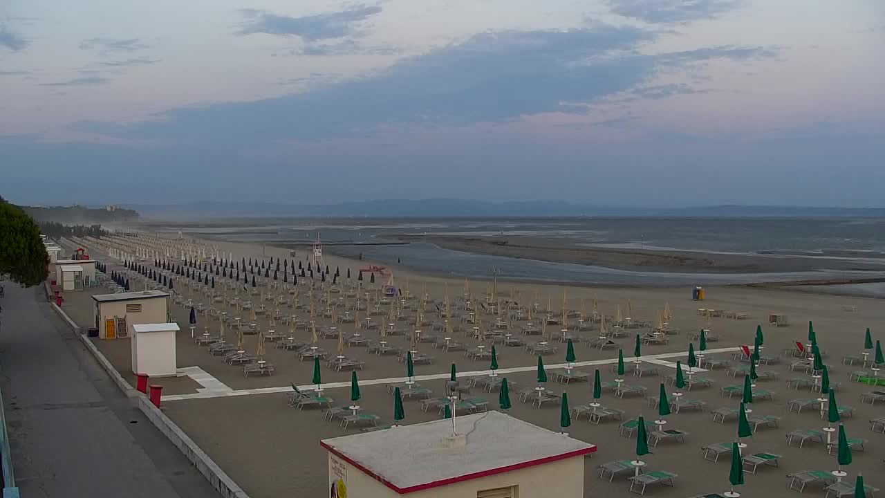 Spletna kamera v živo Grado: Pogledi na plažo in vodni park v realnem času