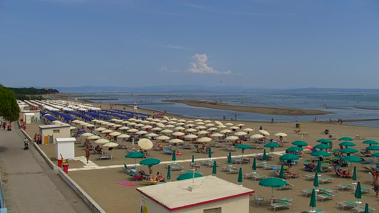 Webcam en vivo Grado: Vistas de la playa y del parque acuático en tiempo real