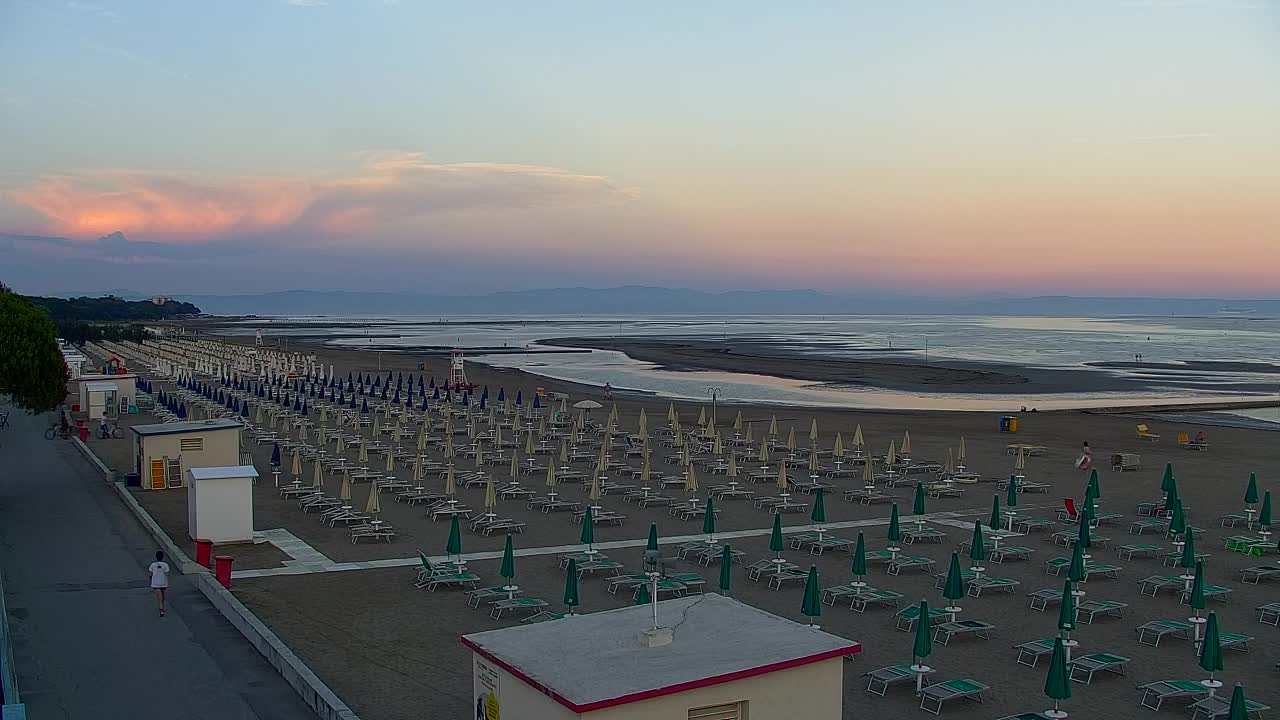 Webcam en vivo Grado: Vistas de la playa y del parque acuático en tiempo real