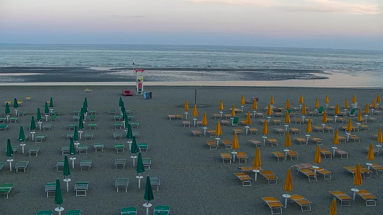 Webcam en vivo Grado: Vistas de la playa y del parque acuático en tiempo real