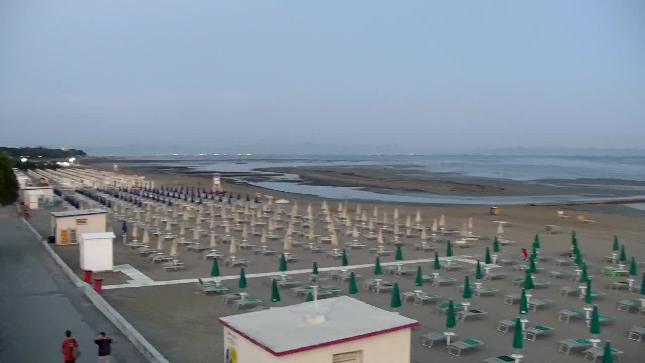 Webcam en vivo Grado: Vistas de la playa y del parque acuático en tiempo real
