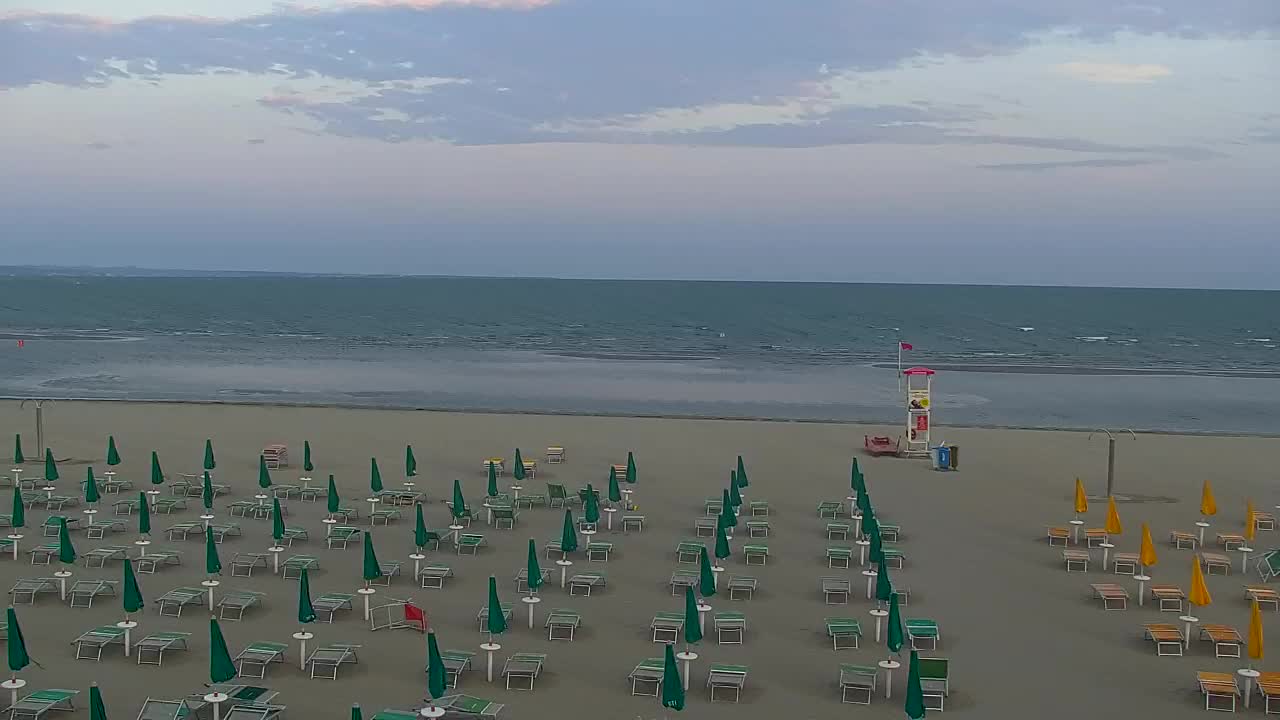Webcam en vivo Grado: Vistas de la playa y del parque acuático en tiempo real