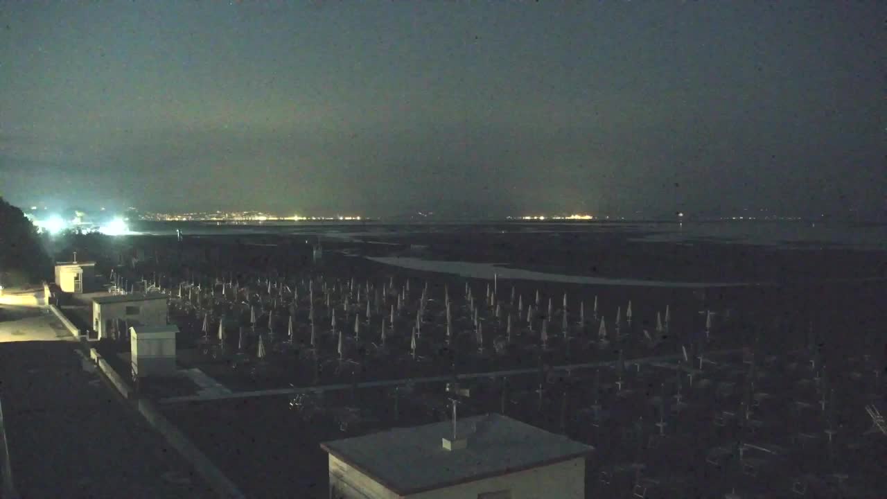 Webcam en vivo Grado: Vistas de la playa y del parque acuático en tiempo real