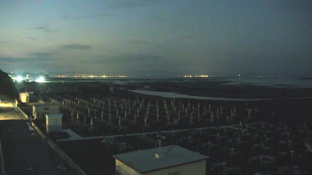 Webcam en vivo Grado: Vistas de la playa y del parque acuático en tiempo real