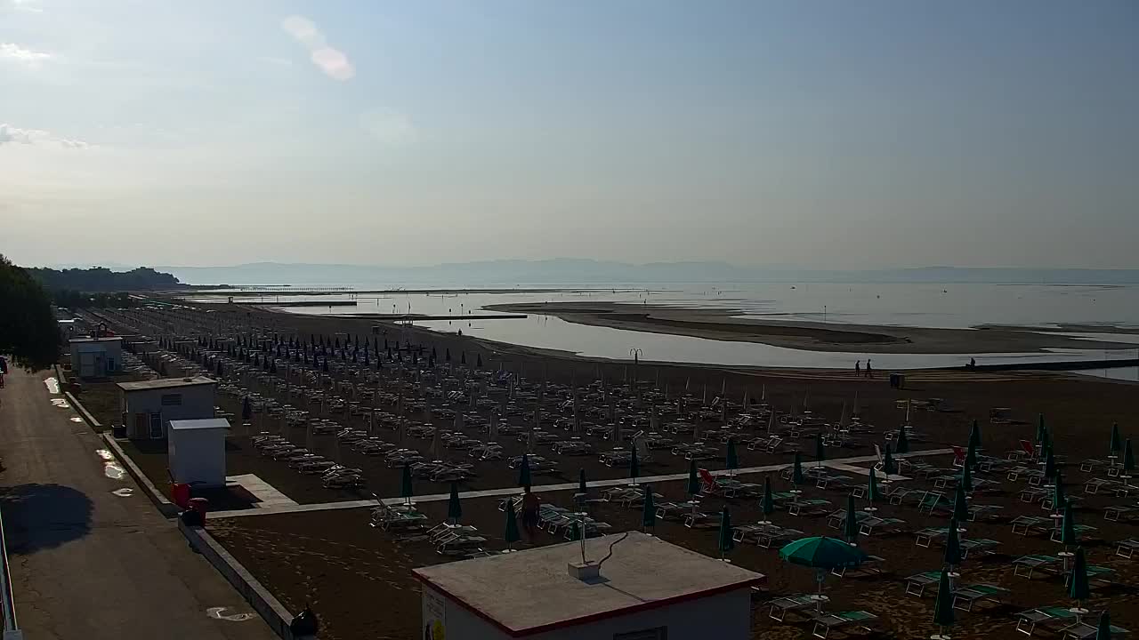 Webcam en vivo Grado: Vistas de la playa y del parque acuático en tiempo real