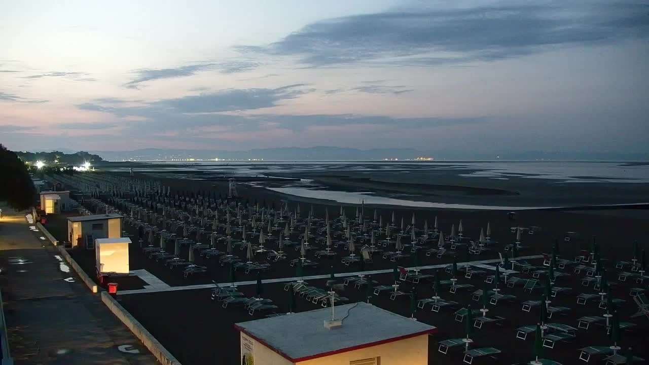 Webcam en vivo Grado: Vistas de la playa y del parque acuático en tiempo real