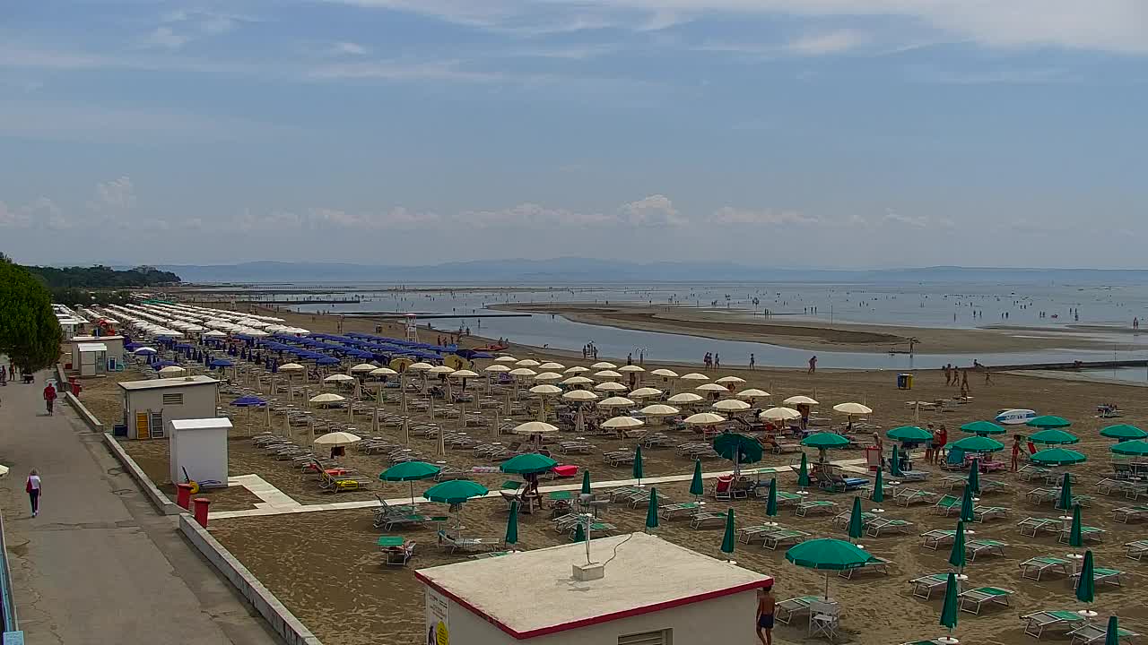 Webcam en vivo Grado: Vistas de la playa y del parque acuático en tiempo real