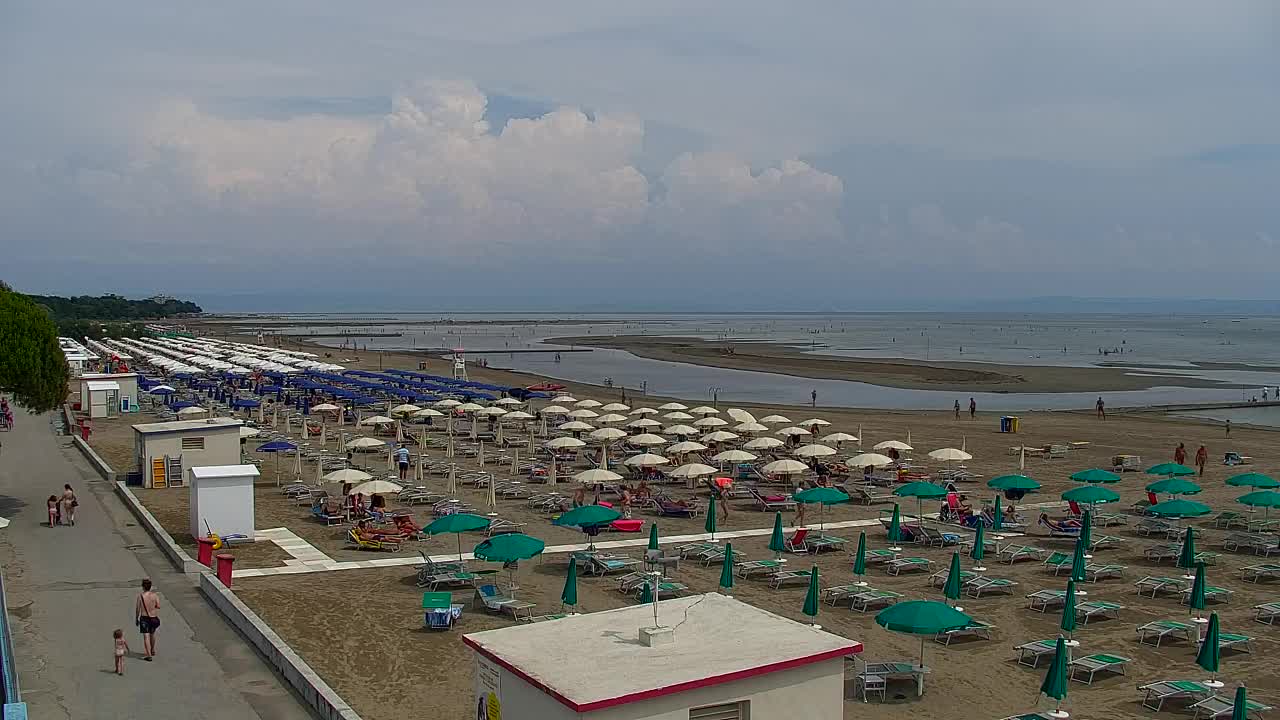 Spletna kamera v živo Grado: Pogledi na plažo in vodni park v realnem času