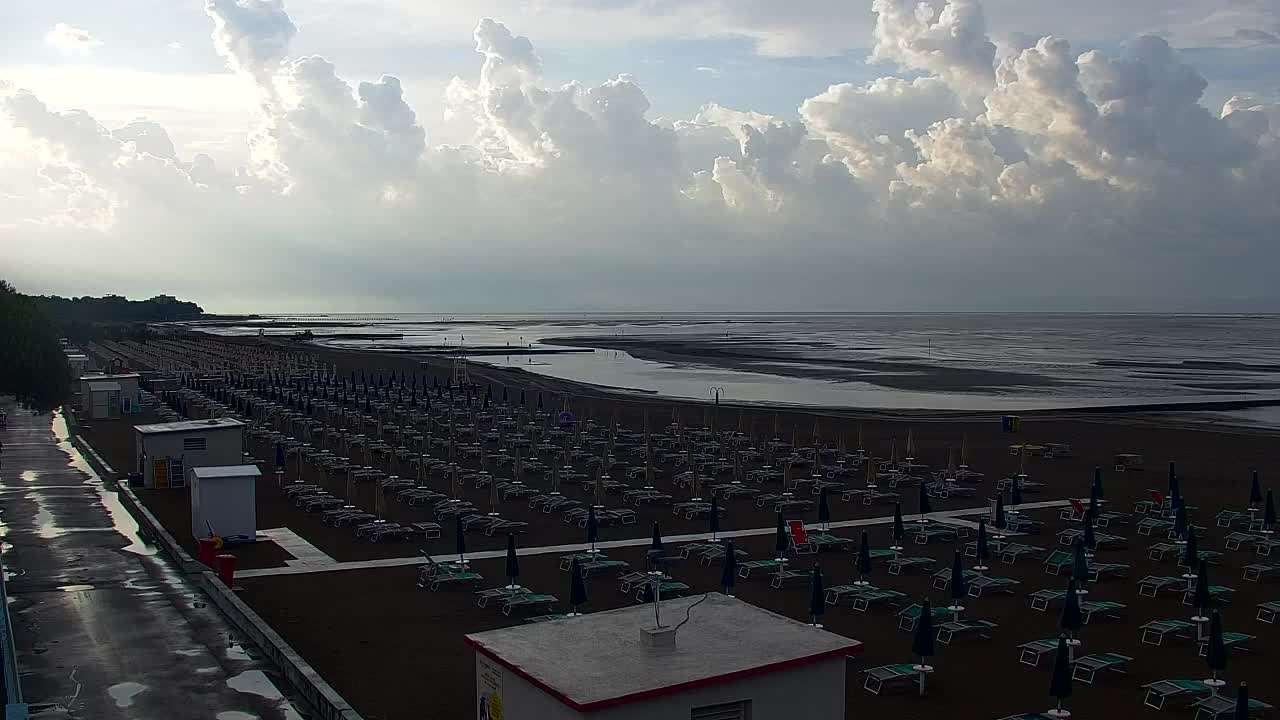 Grado Beach and Aquapark Views in Real Time