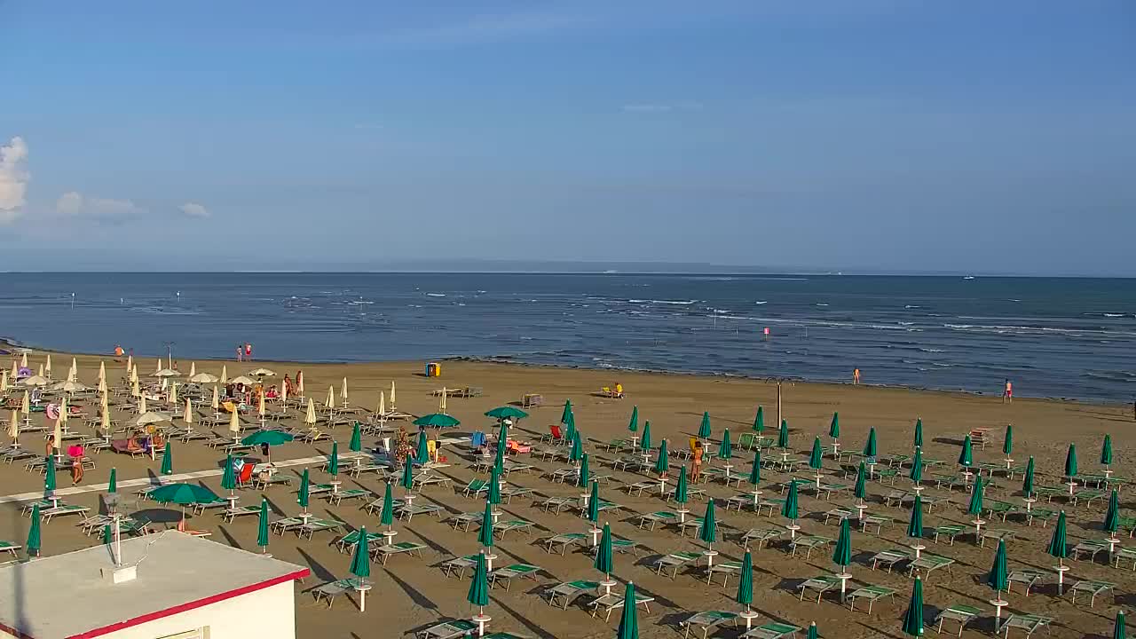 Webcam en vivo Grado: Vistas de la playa y del parque acuático en tiempo real