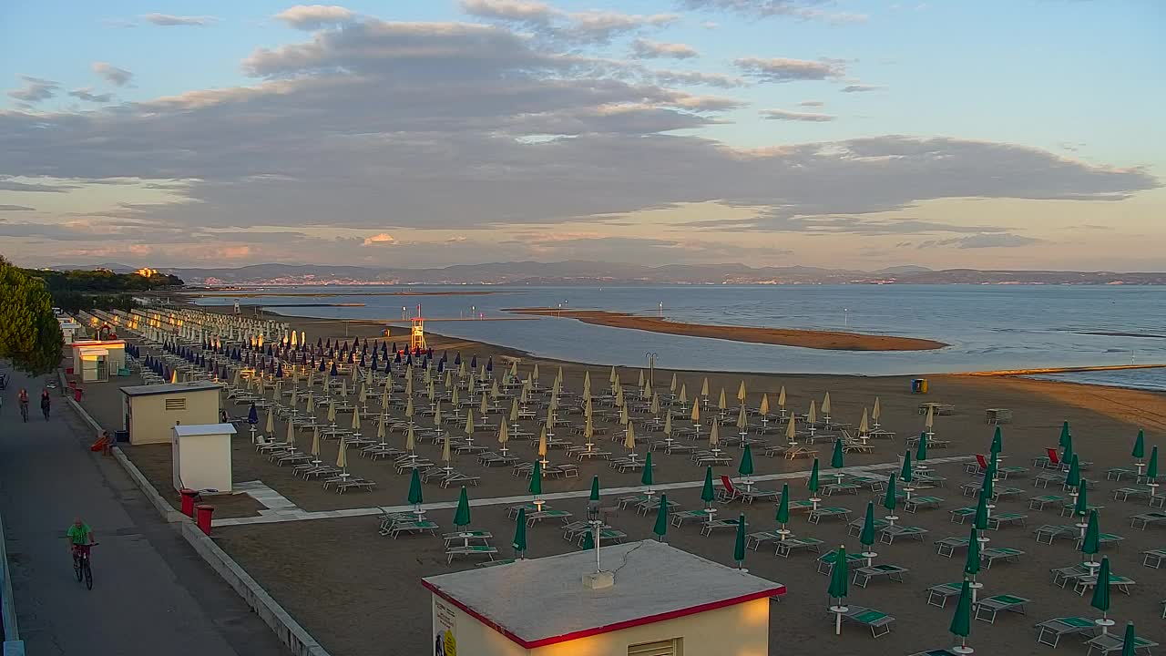 Grado Beach and Aquapark Views in Real Time