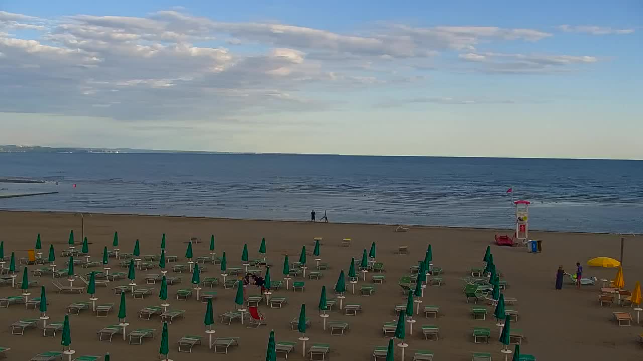 Webcam en vivo Grado: Vistas de la playa y del parque acuático en tiempo real