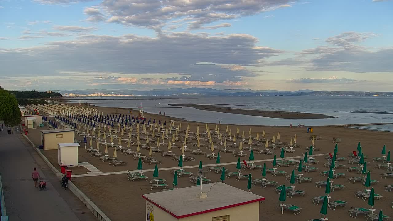 Webcam en vivo Grado: Vistas de la playa y del parque acuático en tiempo real