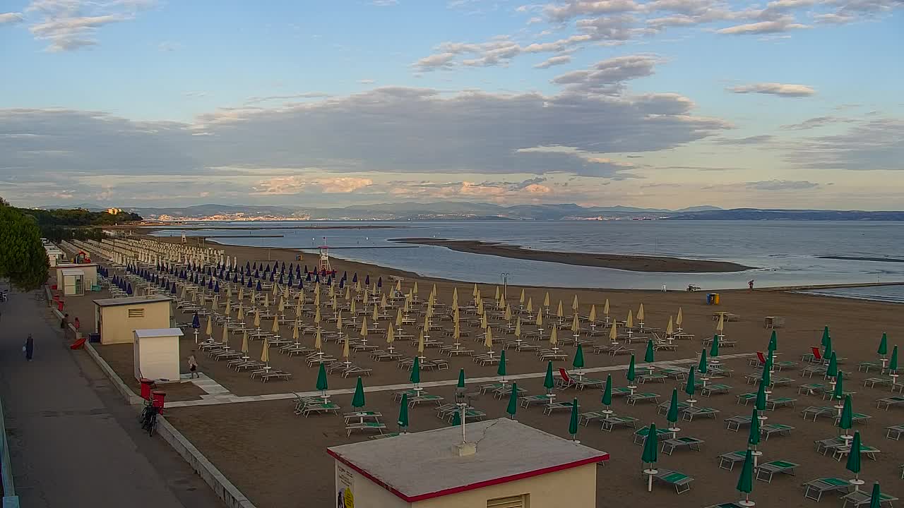 Grado Beach and Aquapark Views in Real Time