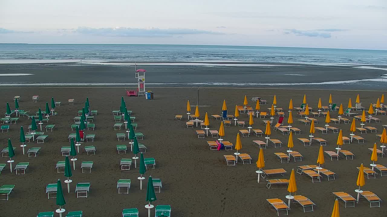 Webcam en vivo Grado: Vistas de la playa y del parque acuático en tiempo real