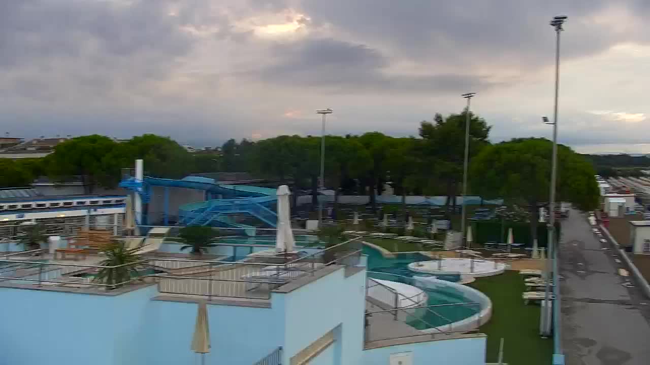 Webcam en vivo Grado: Vistas de la playa y del parque acuático en tiempo real