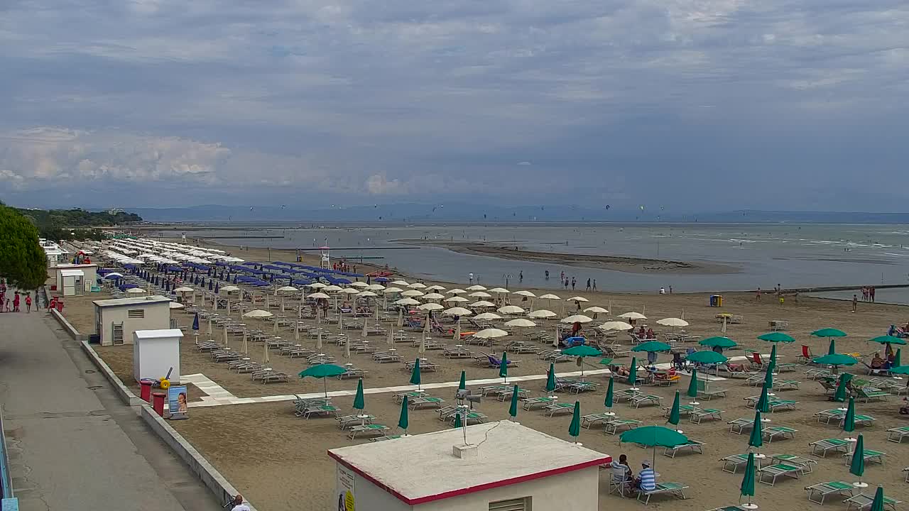 Spletna kamera v živo Grado: Pogledi na plažo in vodni park v realnem času