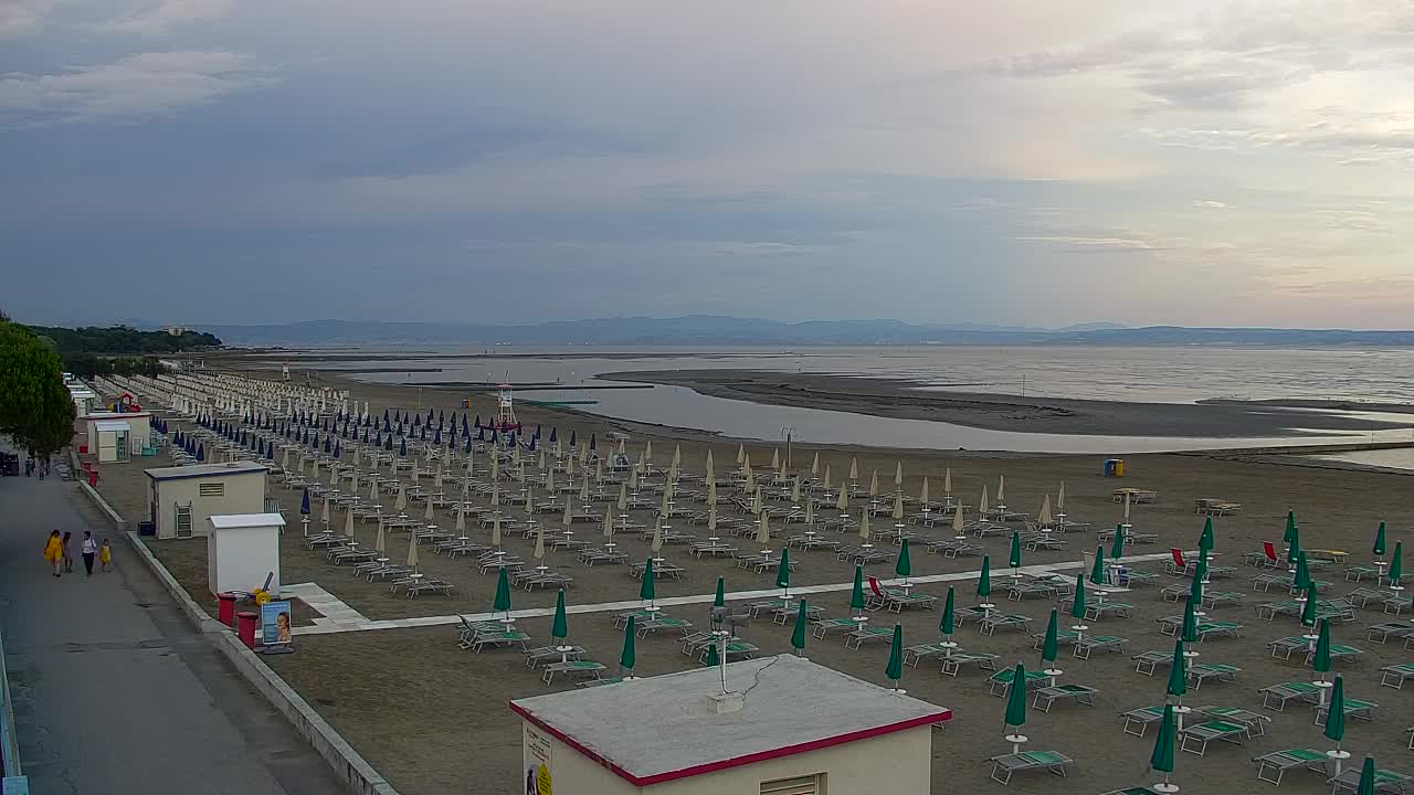 Grado Beach and Aquapark Views in Real Time