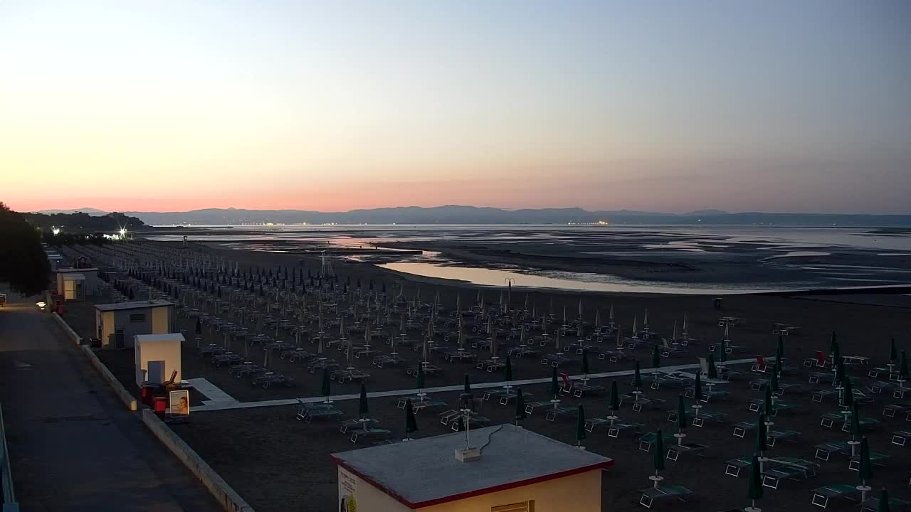 Webcam en vivo Grado: Vistas de la playa y del parque acuático en tiempo real