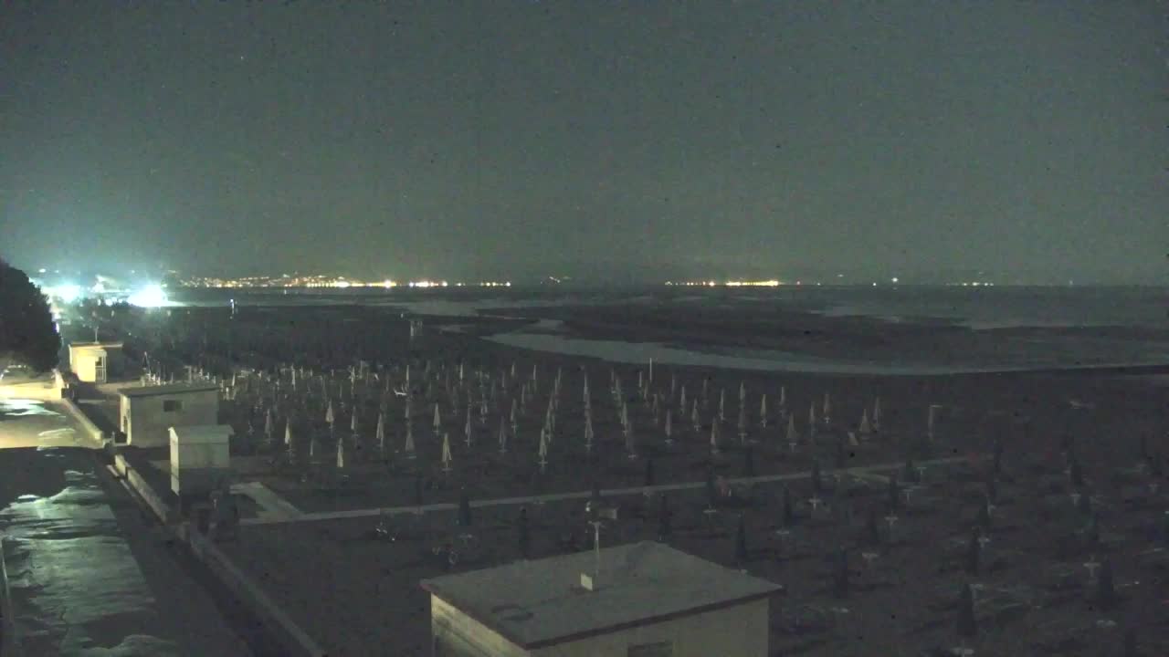 Webcam en vivo Grado: Vistas de la playa y del parque acuático en tiempo real