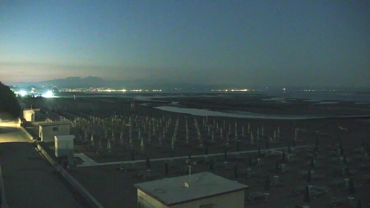Webcam en vivo Grado: Vistas de la playa y del parque acuático en tiempo real