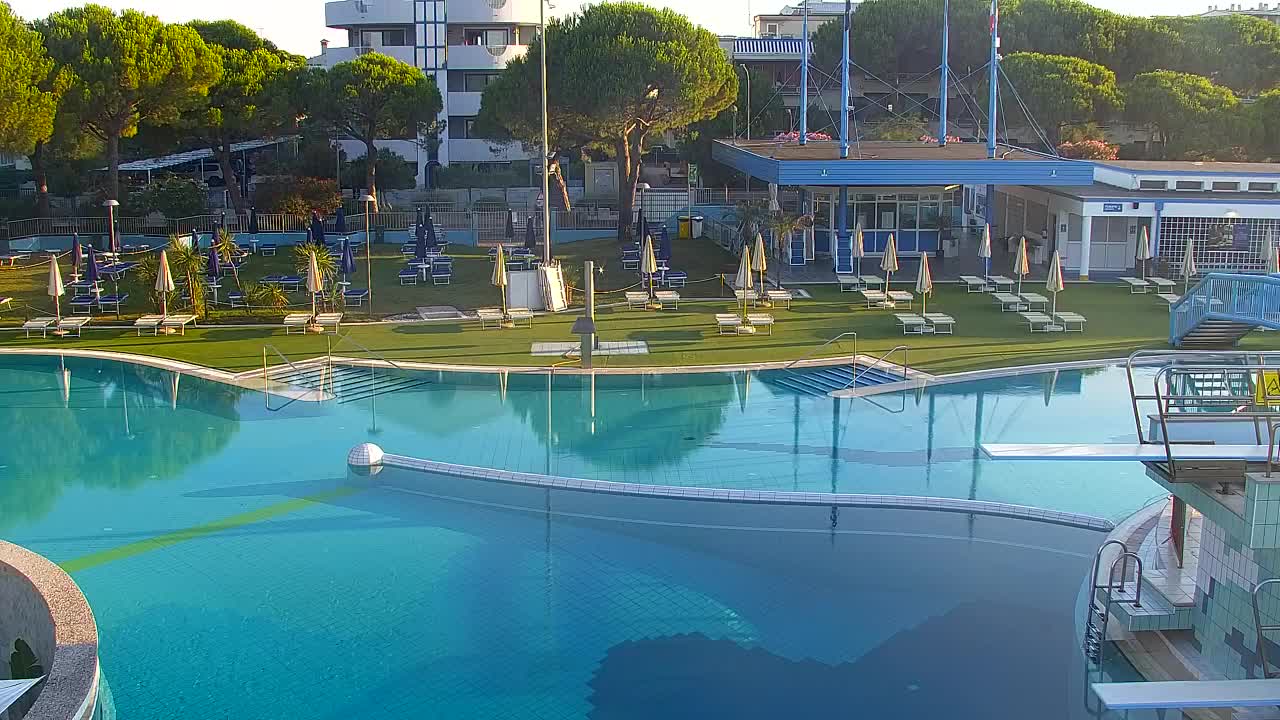 Spletna kamera v živo Grado: Pogledi na plažo in vodni park v realnem času