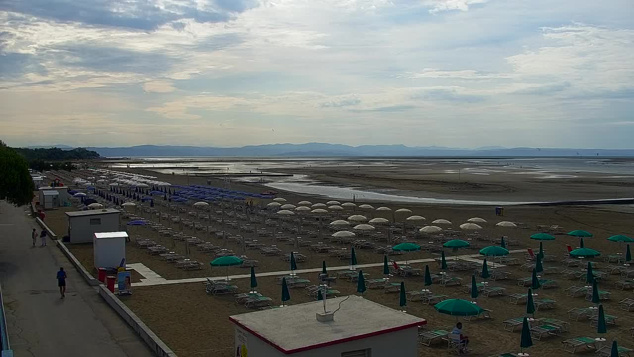 Webcam en vivo Grado: Vistas de la playa y del parque acuático en tiempo real