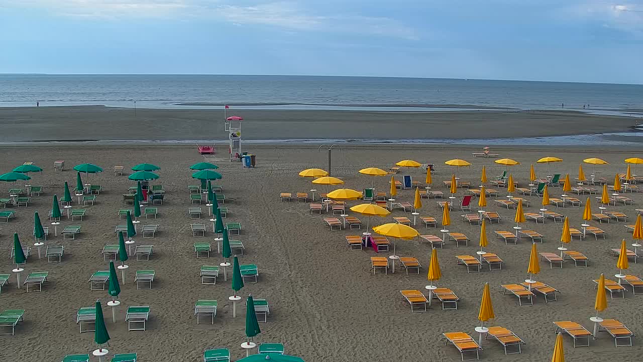 Webcam en vivo Grado: Vistas de la playa y del parque acuático en tiempo real