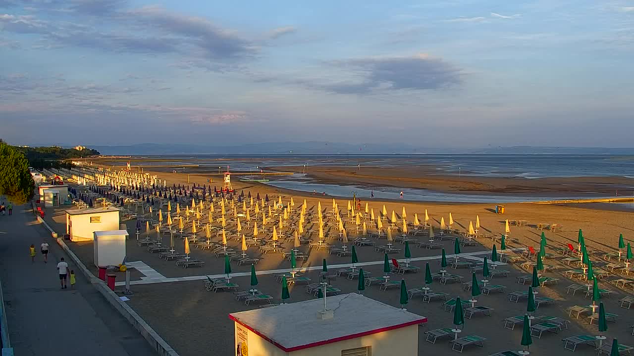 Webcam en direct Grado : Vues sur la plage et l’aquapark en temps réel