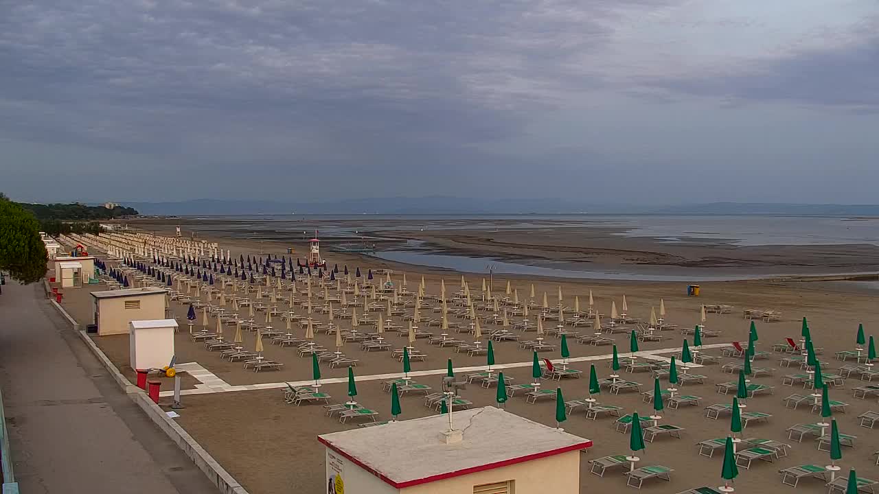 Webcam en vivo Grado: Vistas de la playa y del parque acuático en tiempo real