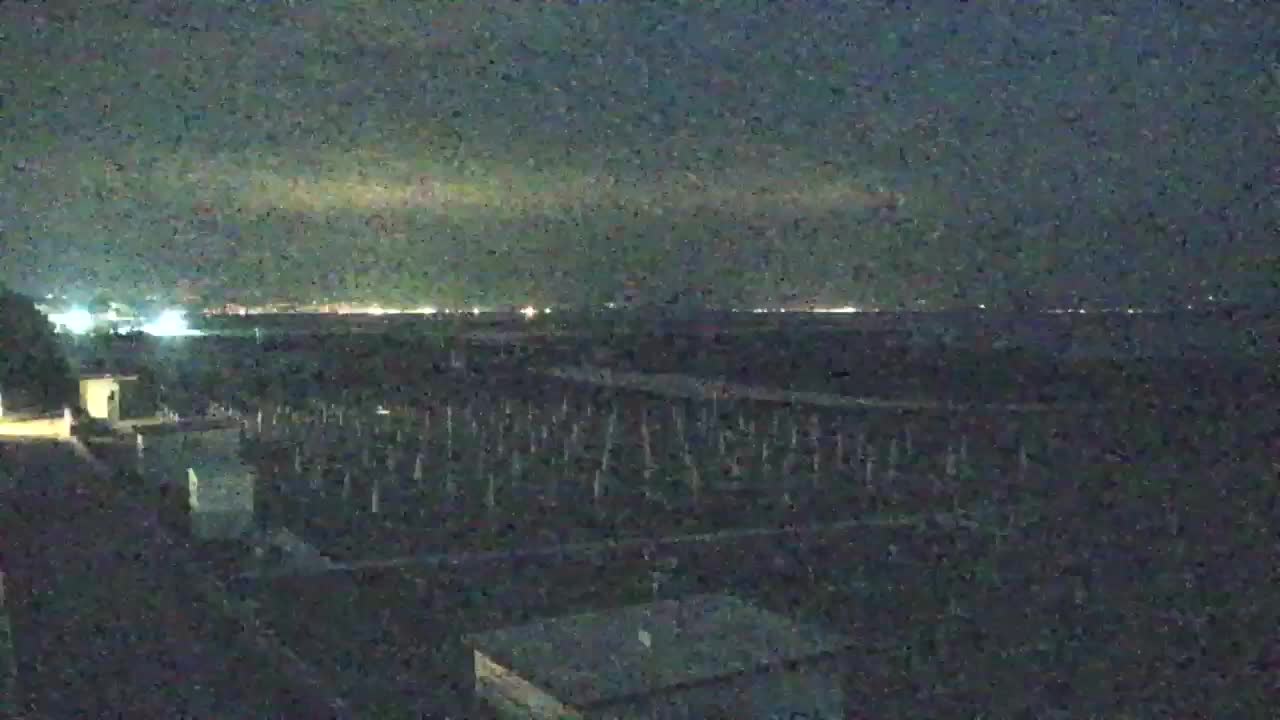 Webcam en vivo Grado: Vistas de la playa y del parque acuático en tiempo real