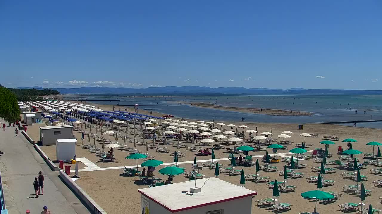 Webcam en vivo Grado: Vistas de la playa y del parque acuático en tiempo real