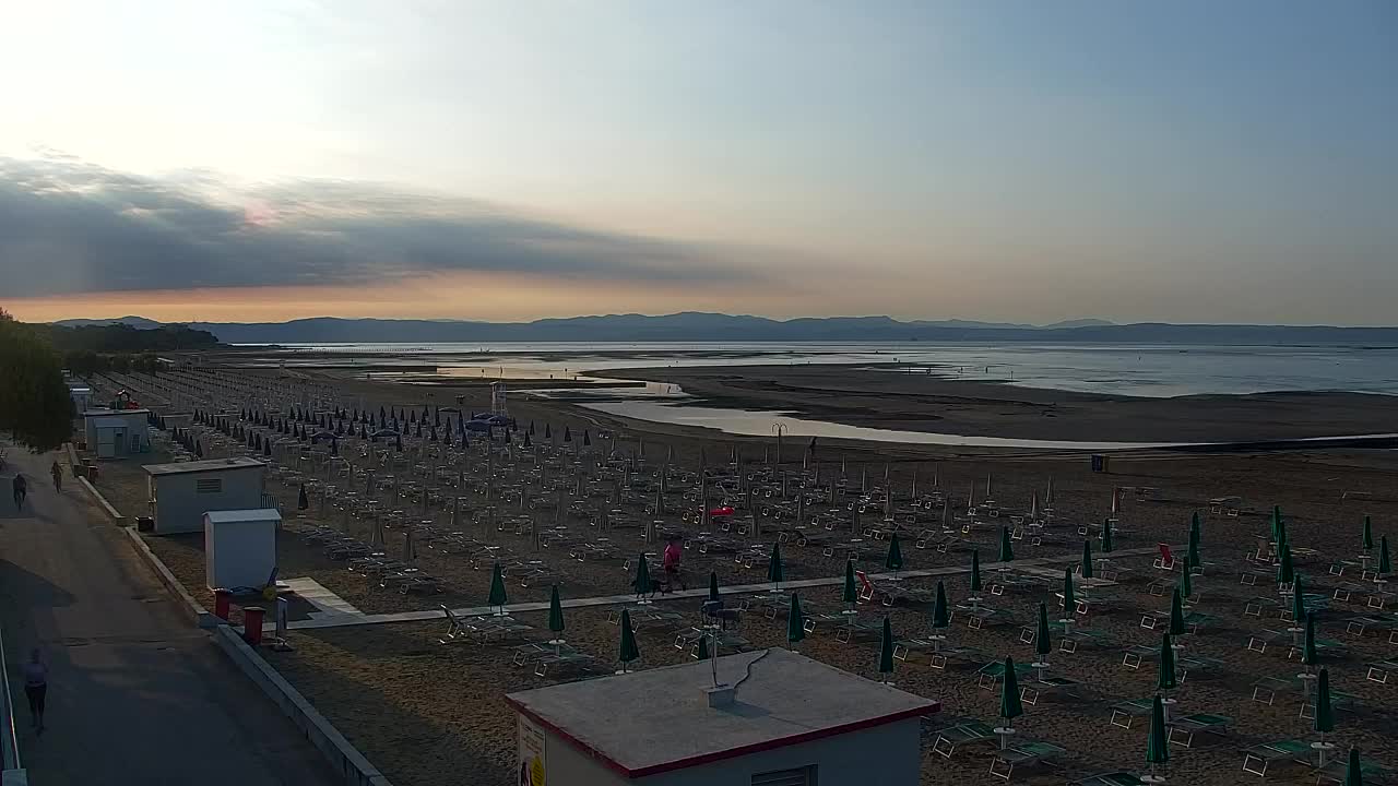 Spletna kamera v živo Grado: Pogledi na plažo in vodni park v realnem času