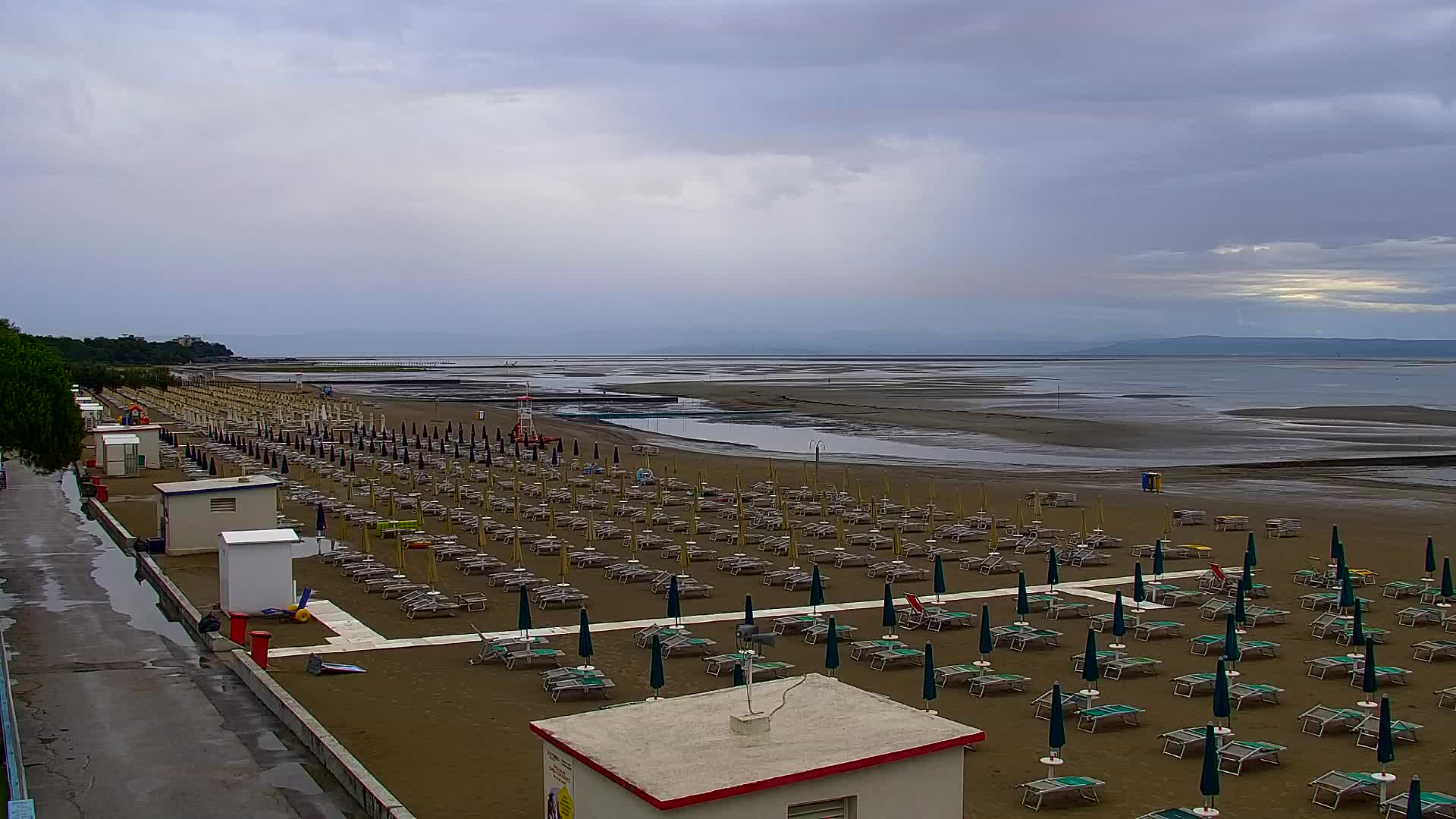 Grado Beach and Aquapark Views in Real Time