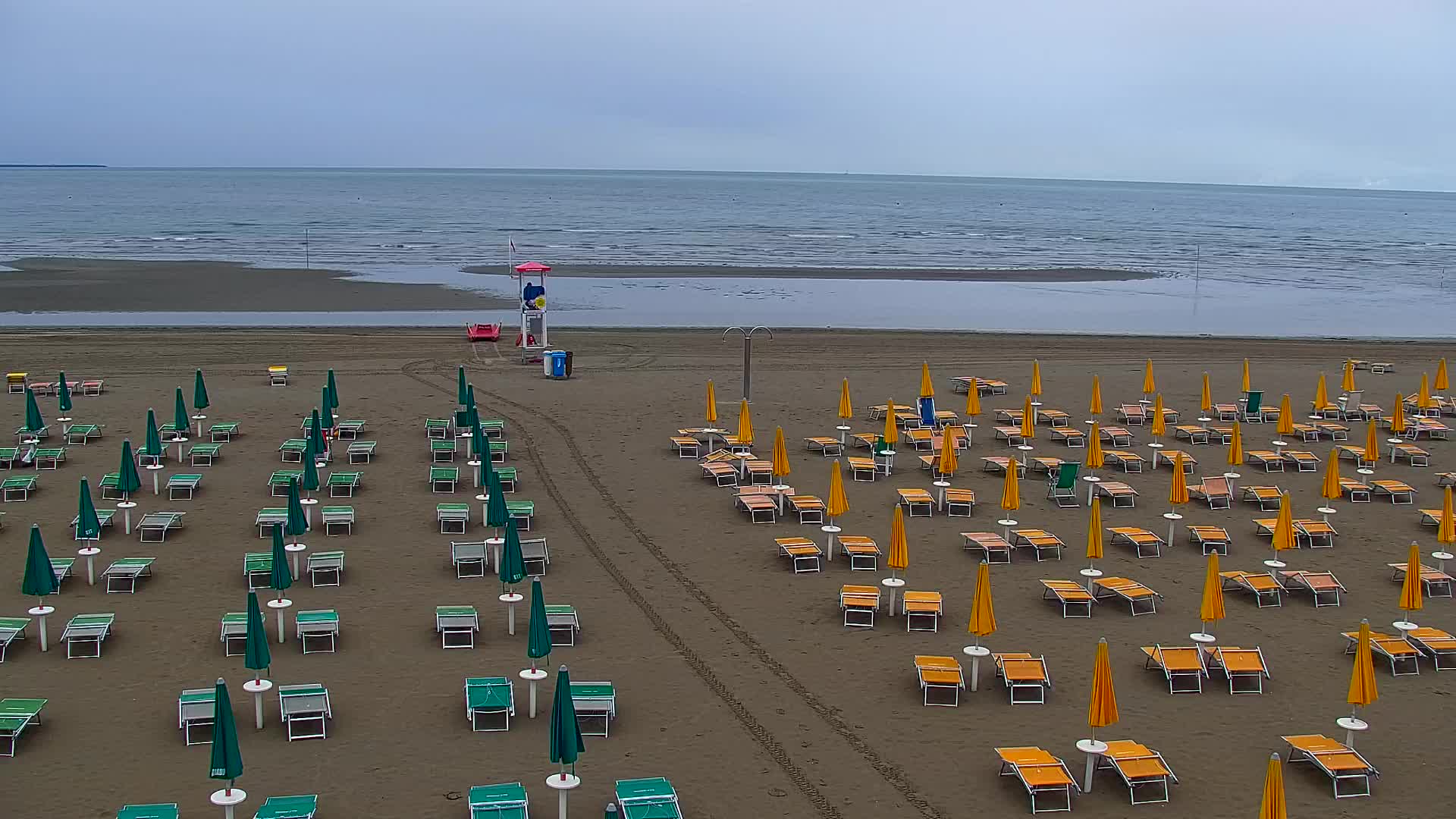 Webcam en vivo Grado: Vistas de la playa y del parque acuático en tiempo real