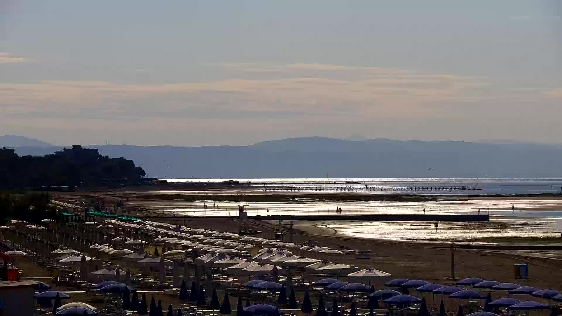 Webcam en vivo Grado: Vistas de la playa y del parque acuático en tiempo real