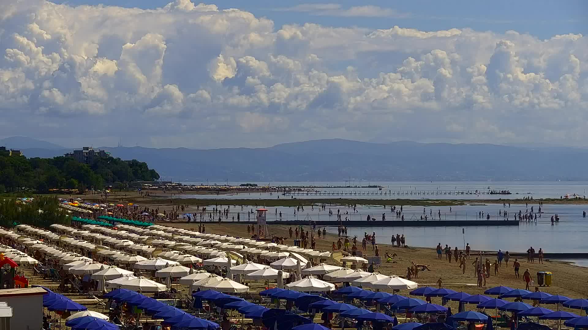 Webcam en vivo Grado: Vistas de la playa y del parque acuático en tiempo real